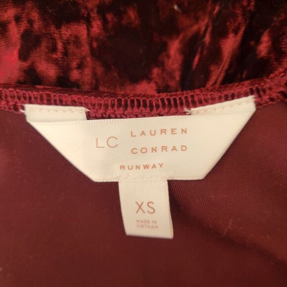 Lauren Conrad Runway crushed red velvet cold shoulder blouse, size XS NEW w/TAGS - Picture 6 of 7